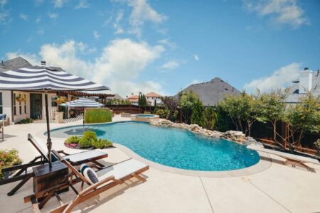 Light and Bright Freeform Oasis