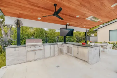 Outdoor Kitchen - Claffey Pools
