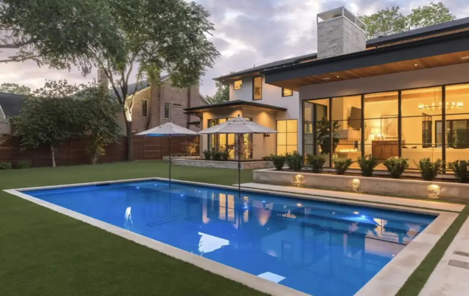 Dallas Contemporary Space Swimming Pool - Claffey Pools