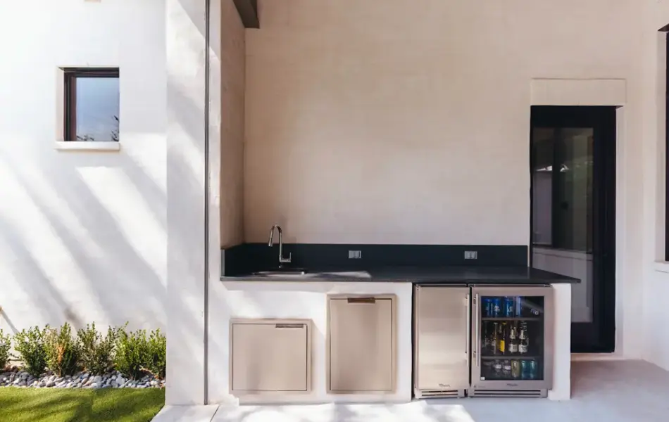 Modern outdoor kitchen