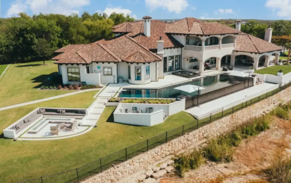 Bird's eye-view of luxury infinity pool