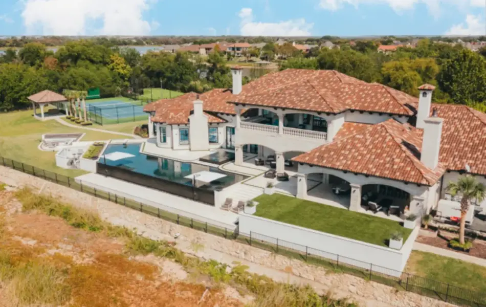 Bird's eye-view of luxury infinity pool