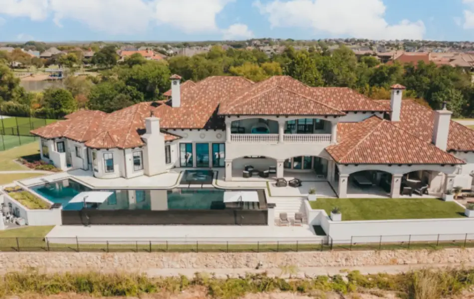 Bird's eye-view of luxury infinity pool