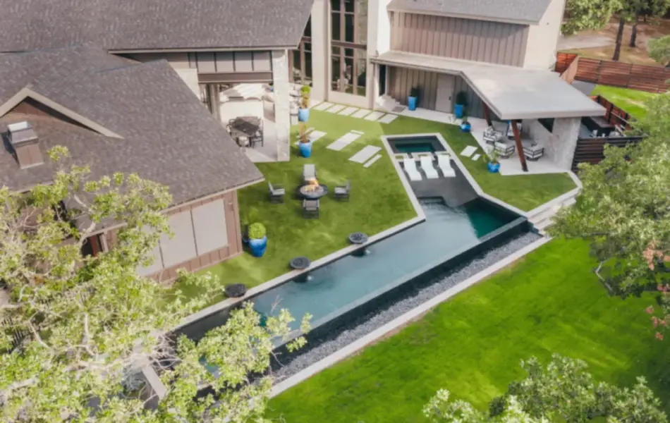 Bird's-eye view of geometric pool