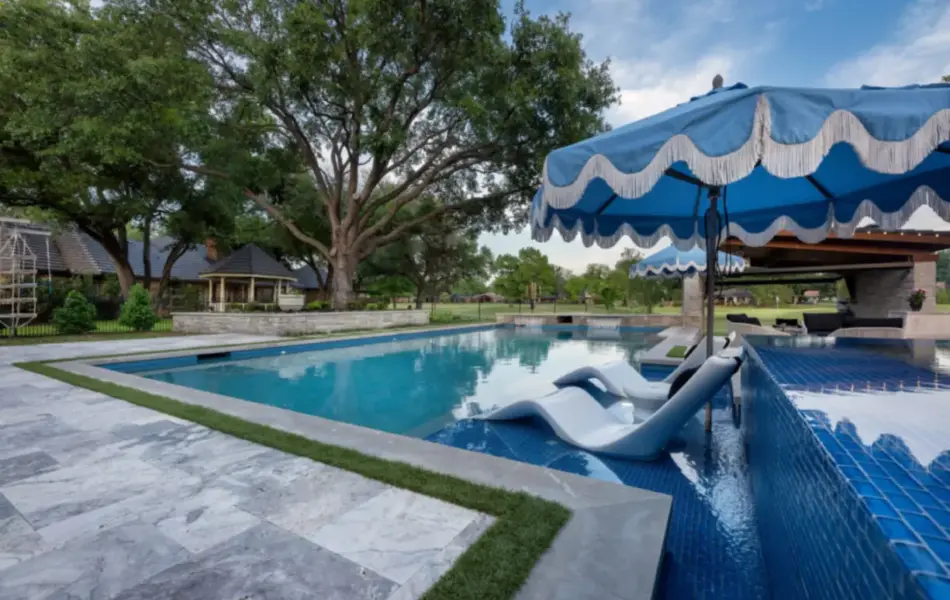 pool with tanning ledges