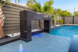 Integrated water fountain in swimming pool