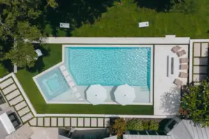 Bird's eye-view of geometric pool with integrated spa