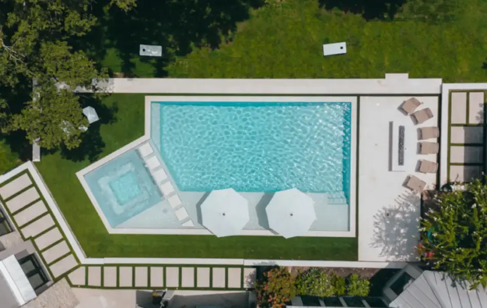Bird's eye-view of geometric pool with integrated spa